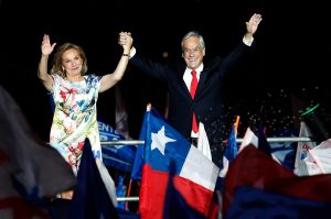 Entre gritos de "Chile se salvó": Piñera asegura que "queremos dejar huellas profundas y no dolorosas cicatrices"