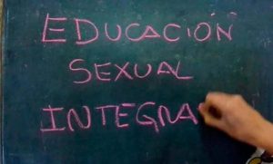 89% de los jóvenes encuentra "mala" o "muy mala" la educación sexual que recibe en sus colegios
