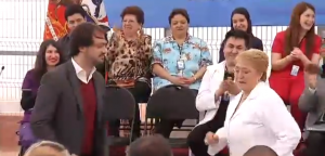 VIDEO| "Un año más, qué más da": Bachelet y Jorge Sharp bailaron cumbia en Valparaíso