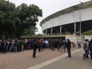 Locura en el Ester Roa de Concepción: Hinchas denuncian desorganización en venta de entradas para la final del Transición