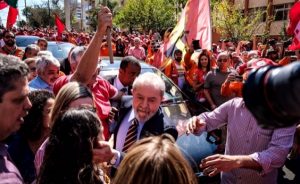 Brasil: Alcalde de Porto Alegre crea multa anti manifestantes para frenar protestas en apoyo a Lula