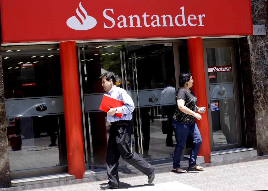 Banco Santander tendrá que pagar $60 millones a cliente que sufrió robo de su cuenta