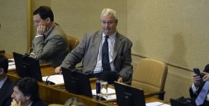 Ignacio Urrutia, el UDI que no quiere las antenitas de Florcita Motuda en el Congreso: "Hoy se visten todos de forma muy desastrosa"