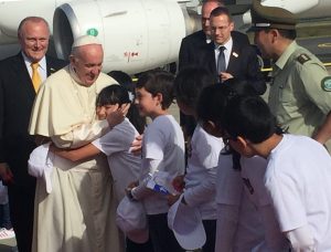 Papa reconoce violaciones de DD.HH. en aeródromo Maquehue y dice que "no se puede pedir reconocimiento aniquilando al otro"