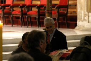 VIDEO| El momento en que Piñera interrumpe el velorio de Nicanor Parra en la Catedral
