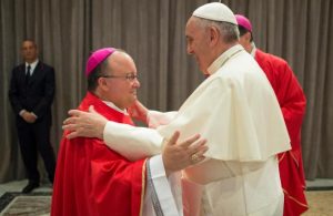 Charles Scicluna, el obispo anti matrimonio igualitario que investigará a Juan Barros