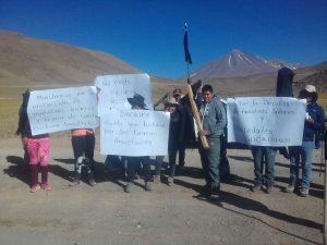 Comunidad atacameña de Socaire protesta contra el turismo irresponsable en Aguas Calientes
