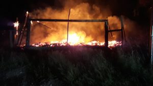 Investigan posible ataque incendiario a dos capillas en Cunco