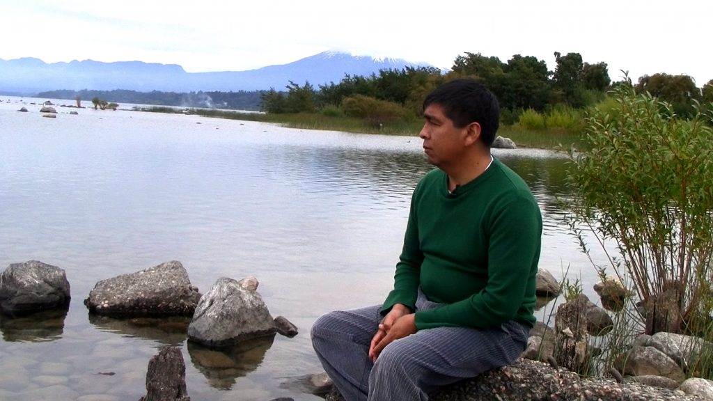 Leonel Lienlaf, poeta: «Cuando niegan la categoría ‘mapuche’ de la poesía, están negando al pueblo mismo»