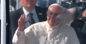 VIDEO| "Gendarmería tortura" y el objeto que golpeó al Papa: Lo que no se vio de la masiva misa en el Parque O'Higgins