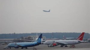 Avión con 71 personas a bordo se estrella en las afueras de Moscú