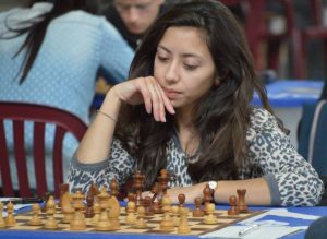 Damaris Abarca, tricampeona nacional de ajedrez: "Piñera tiene que valorar más al peón y respetar las reglas del juego"