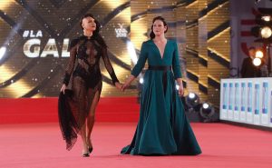 REDES| Daniela Vega se llena de elogios tras su pasada por la alfombra roja de la Gala de Viña