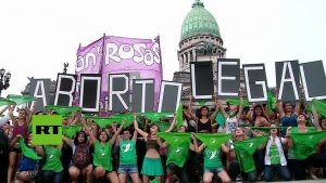 Tras presión del movimiento social feminista: Macri se abre a debate sobre el aborto legal en Argentina