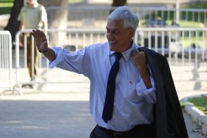 Piñera exige que mujeres vayan con "vestido corto" a su fiesta de asunción en La Moneda