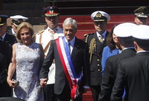 VIDEO| "Aquí nos separamos, para siempre": El chiste que Piñera le dijo a Cecilia Morel a la salida del cambio de mando