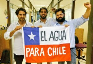 #DíaMundialDelAgua: Diputados del Frente Amplio despliegan bandera de Chile por la recuperación del recurso hídrico