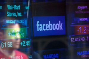 Masiva filtración de datos que benefició a Donald Trump provoca crisis en Facebook