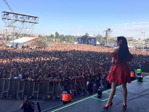 VIDEO| El impresionante coro de 80 mil personas cantando "Tu falta de querer" en el show de Mon Laferte en Lollapalooza