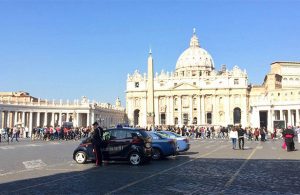 Ex director del banco del Vaticano es acusado de malversación y lavado de dinero