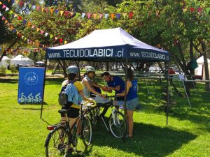 "Te Cuido La Bici", la iniciativa que ofrece estacionamientos gratuitos para ciclistas en Santiago