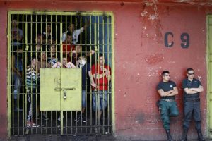 Casi 900 presos de Colina I en huelga por malos tratos de gendarmes a familiares que los visitan