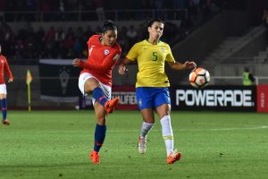 "Somos un equipo al que el gusta ir hacia adelante": Karen Araya destacó la entrega del plantel tras derrota ante Brasil