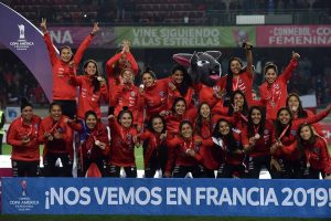 Chile va al Mundial: Crónica de la tarde en que unas mujeres jugando fútbol hicieron vibrar a todo un país