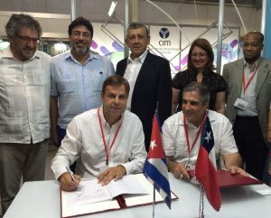 "A precio justo": Alcaldes liderados por Daniel Jadue firman acuerdo en Cuba para traer medicamentos a Chile