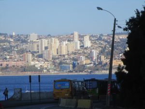 Los ghettos verticales que carcomen los cerros de Valparaíso
