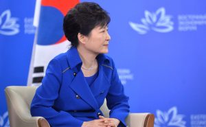 Condenan a ex presidenta de Corea del Sur a 24 años de prisión por corrupción