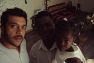 VIDEO| "Abrir la puerta": Gepe invita a una niña haitiana y su padre a tomar once en su casa