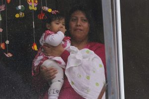 Otorgan libertad condicional a Lorenza Cayuhan, comunera mapuche obligada a parir engrillada