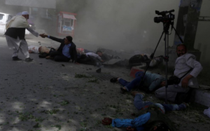 Afganistán: Doble atentado de Estado Islámico deja al menos 25 muertos, 9 de ellos periodistas