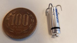 Más chico que moneda de $100: Hospital San José hace historia al implantar el marcapaso más pequeño del mundo