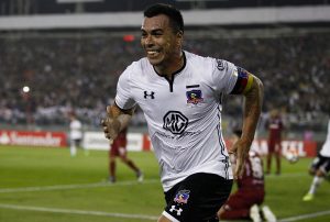 Esteban Paredes anota ante la "U" su gol 216 y se convierte en el goleador histórico del fútbol chileno
