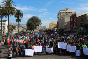 "Yo no sé lo que quiere Piñera, ¿más pobreza en Valparaíso?": Crónica del 1 de mayo en el Puerto Principal