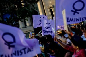 Mujeres feministas del PS cuestionan a diputados hombres por rechazo a acusación constitucional a ministro Santelices