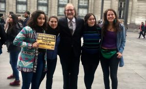 Absuelven de delito de injurias a estudiantes de Historia de la U Chile que denunciaron a profesor por acoso sexual