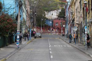 Municipalidad de Valparaíso modificará ordenanza para aumentar multas a quienes orinen en la calle