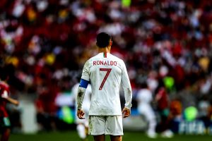 VIDEO| Hinchas de Irán arman festín afuera de hotel de Portugal y Cristiano Ronaldo pide que lo dejen dormir