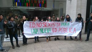 Estudiantes protestan en promulgación de Ley de Universidades del Estado por falta de respuestas a movilización feminista