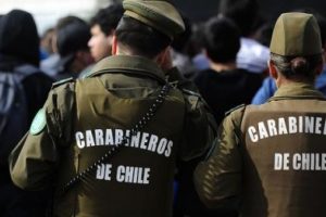 Detienen a 6 carabineros por supuestos vínculos con bandas dedicadas al robo en Santiago