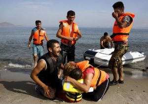 Cerca de 60 inmigrantes murieron tras hundimiento de embarcación frente a costas de Túnez y Turquía