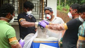 "Nipah": El extraño virus mortal y sin cura que se ha propagado por la India y alerta a la OMS