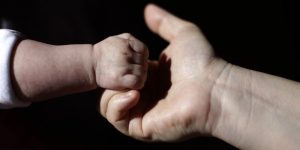 Bebé de 5 meses muere a causa de agresiones causadas por su padre