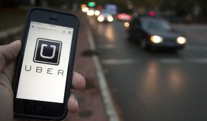 Conductor de Uber es dado de baja por consultar apariencia física de una usuaria antes de un viaje
