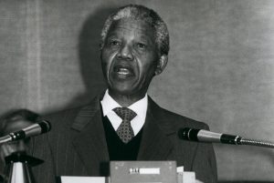 "Os saludo en nombre de la paz, la democracia y la libertad": 100 años del nacimiento de Nelson Mandela