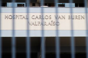 Contraloría anuncia destitución de médica que negó cama a niña que falleció en Valparaíso