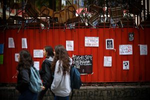 Apoderados y alumnas del Liceo Javiera Carrera acusan a directivo de acoso sexual